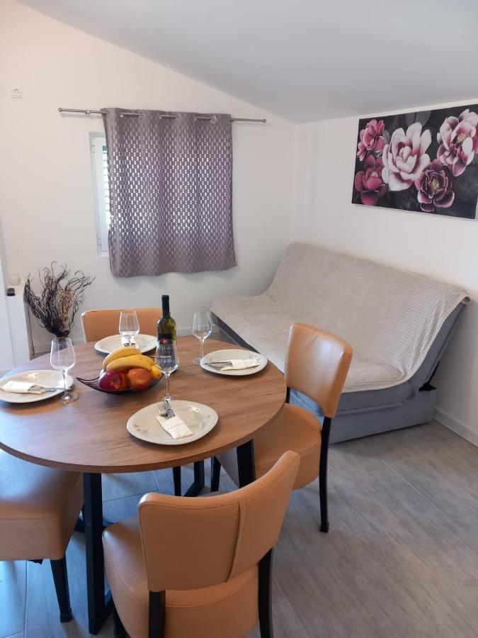 Apartmani Krpeta Pakoštane エクステリア 写真