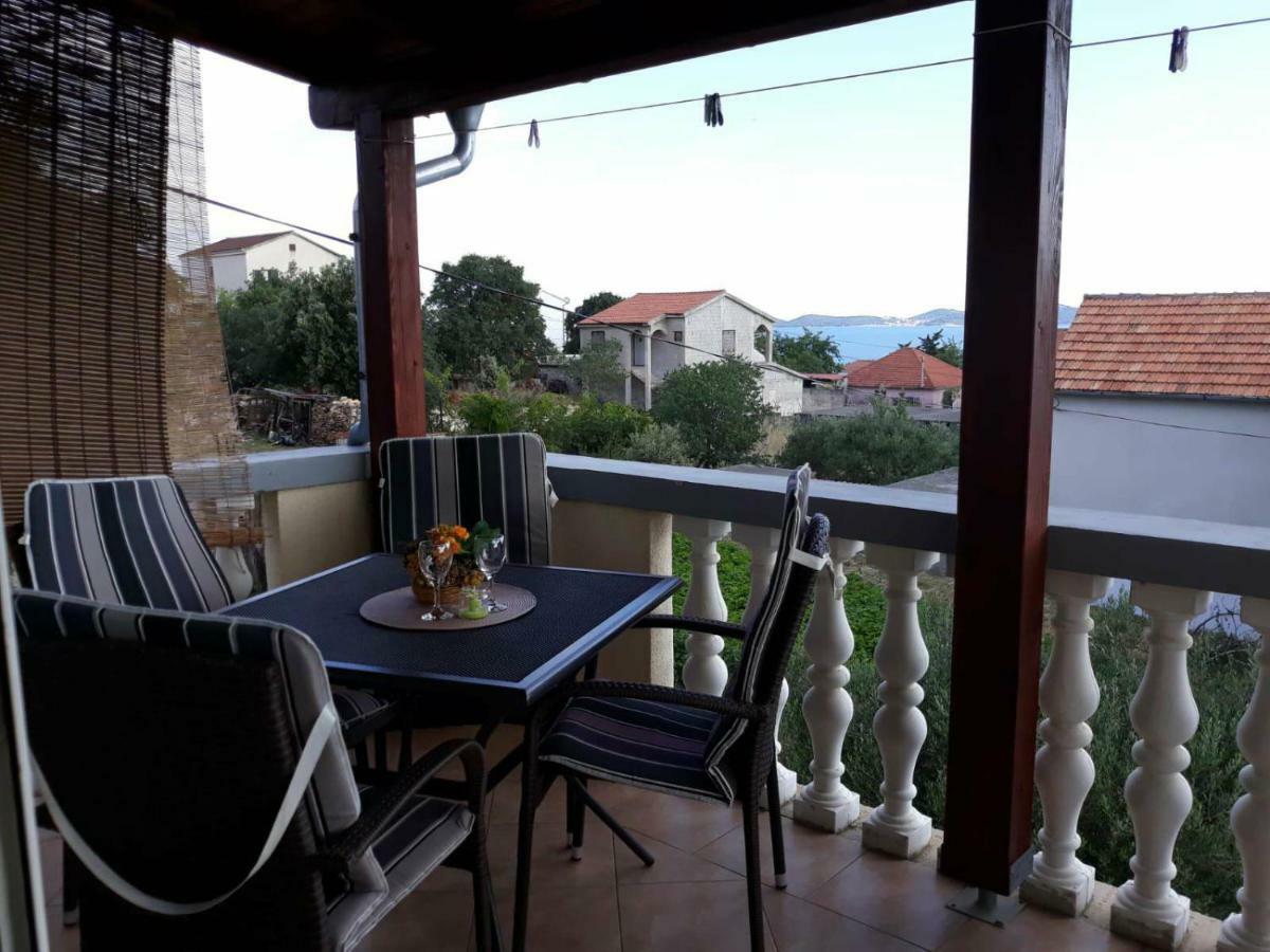 Apartmani Krpeta Pakoštane エクステリア 写真
